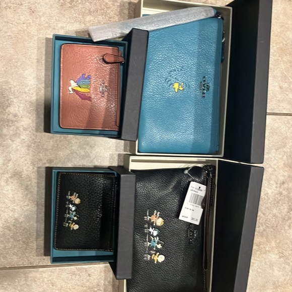 NWT! Full 4 piece boss collector  Coach Snoopy Peanuts boxed set - Picture 3 of 7